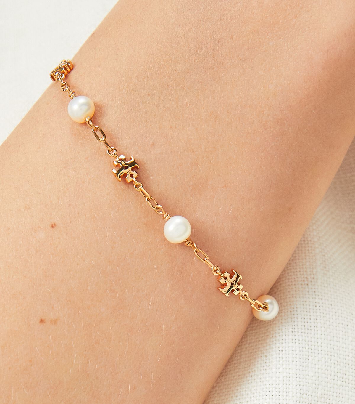 Gold / White Tory Burch Kira Pearl Chain Women's Bracelet | OUTLET-84193509